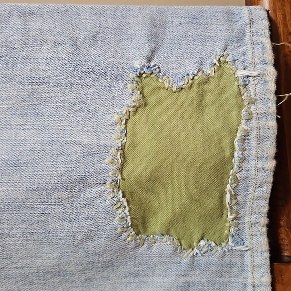 Guess Premium Distressed Embroidered Low Rise Flared Jeans Size 29 - Picture 7 of 15